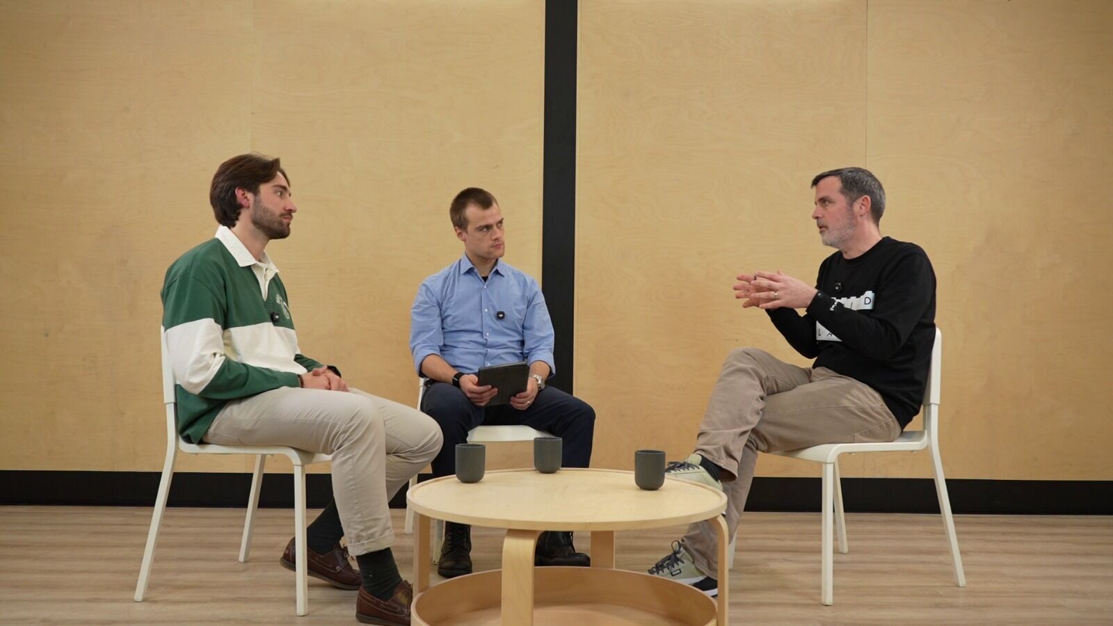 Conversa Risk Tales sobre Venture Studio — plano geral